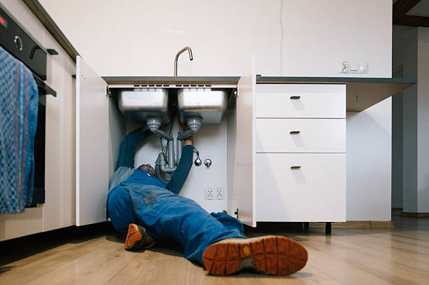 Professional Emergency Plumber technician working in Lyons, IL